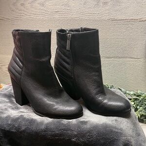 Vince Camuto Black Hana leather healed ankle boot size 7